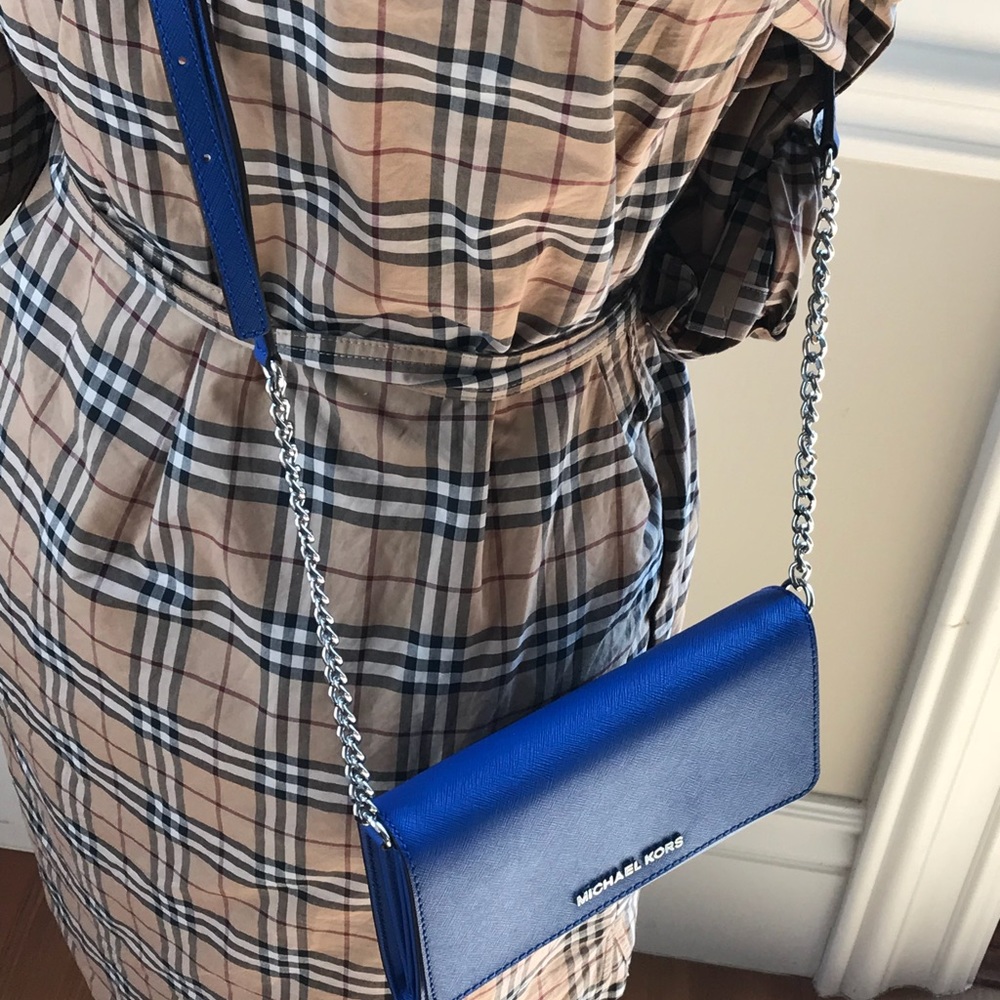 Authentic Michael Kors wallet on chain crossbody - Picture 2 of 8